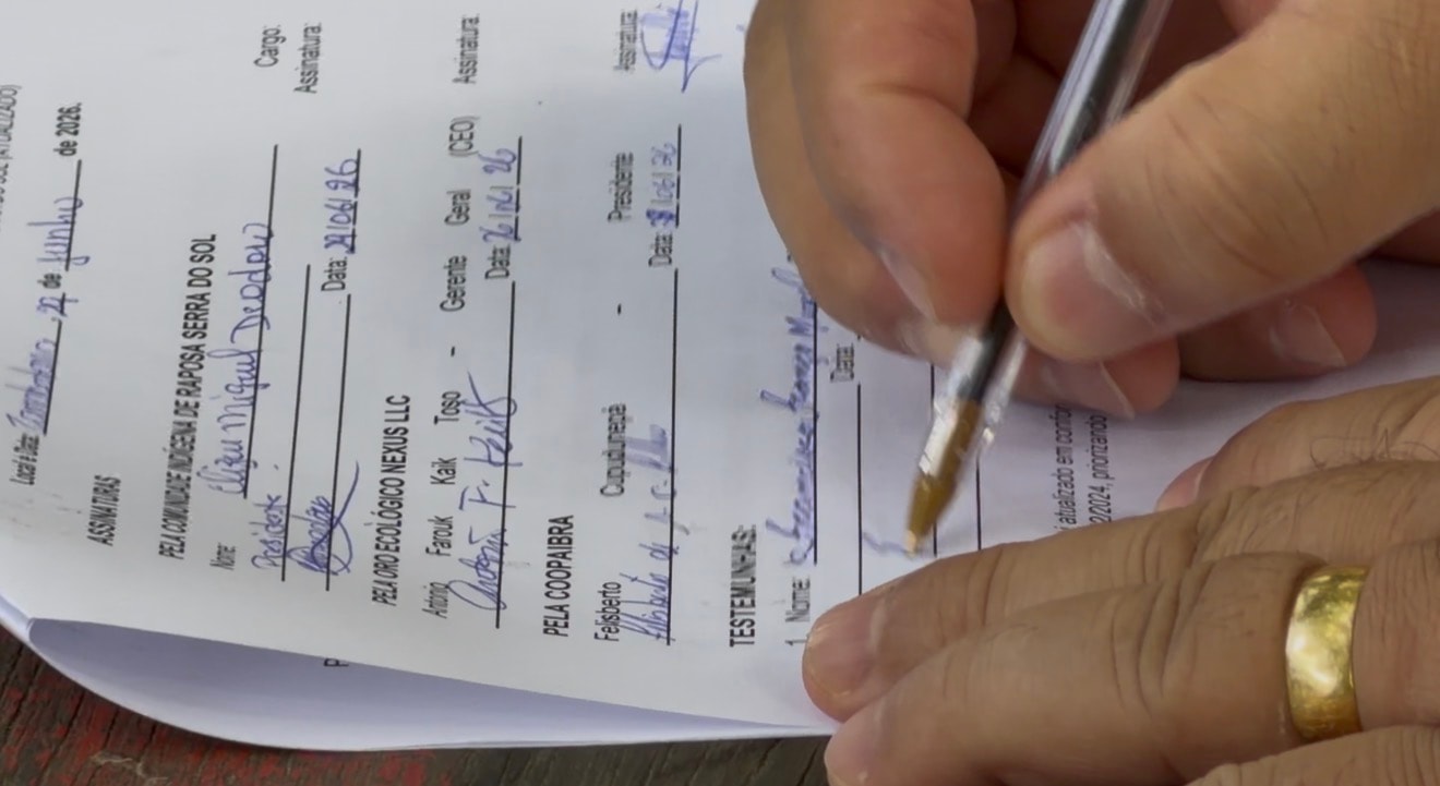 Close-up of signatures on the Raposa Serra do Sol mandate
