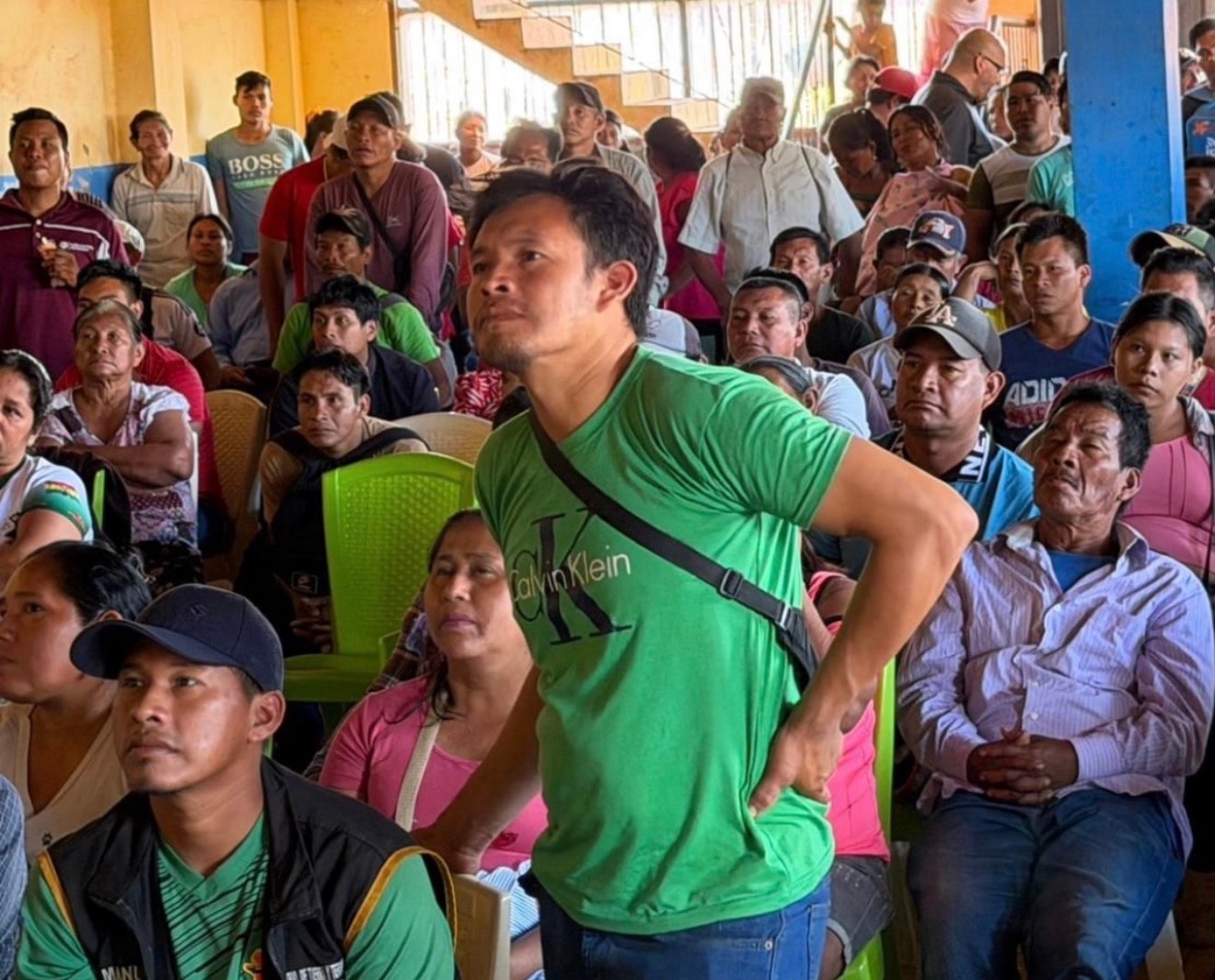 Community assembly — hundreds of indigenous community members gathered for a territorial meeting